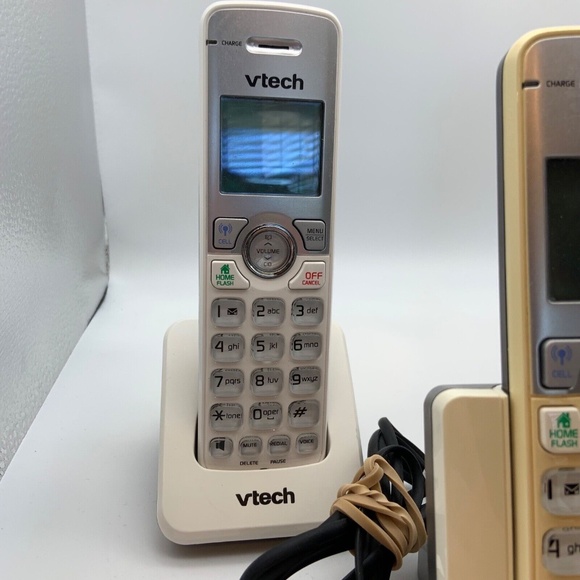 Vtech DS6722-3 Connect To Cell 3-Handset Digital Answering System - Picture 4 of 12